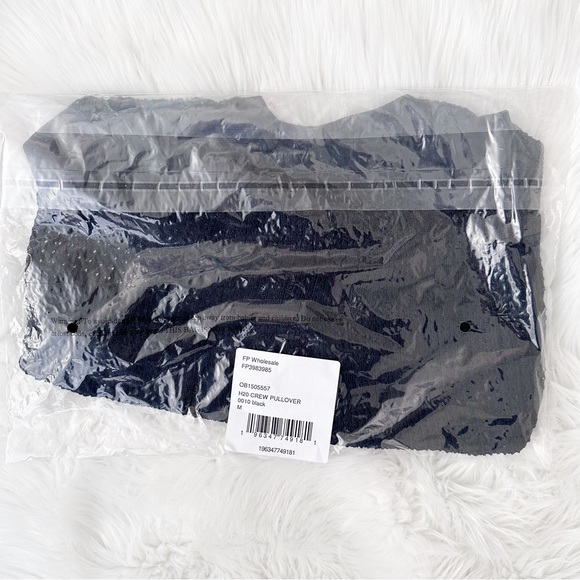 Free People H20 Crew Pullover Black NWT M - Picture 6 of 8